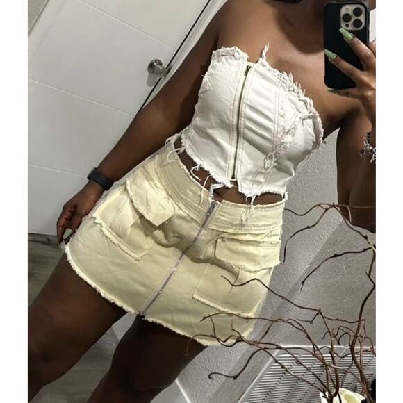 Fashion Nova Dresses & Skirts - New Fashion Nova XS Beige Khaki Cargo Mini Skirt Y2k Zipper Retro‎ Raw Hem